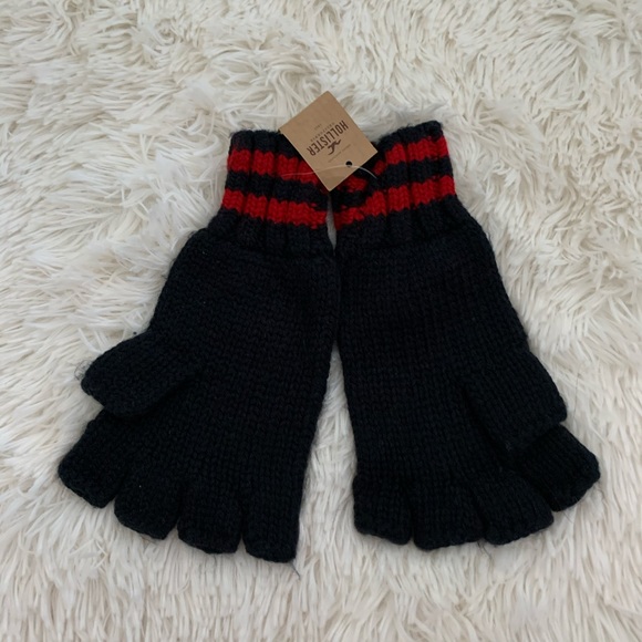 Hollister Knit Mittens - Picture 2 of 2